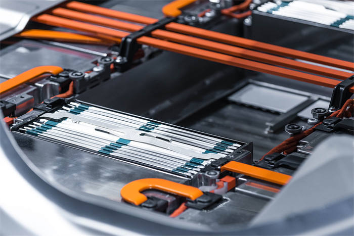索尔维推出新型XencorTM XTreme用于电池热失控保护